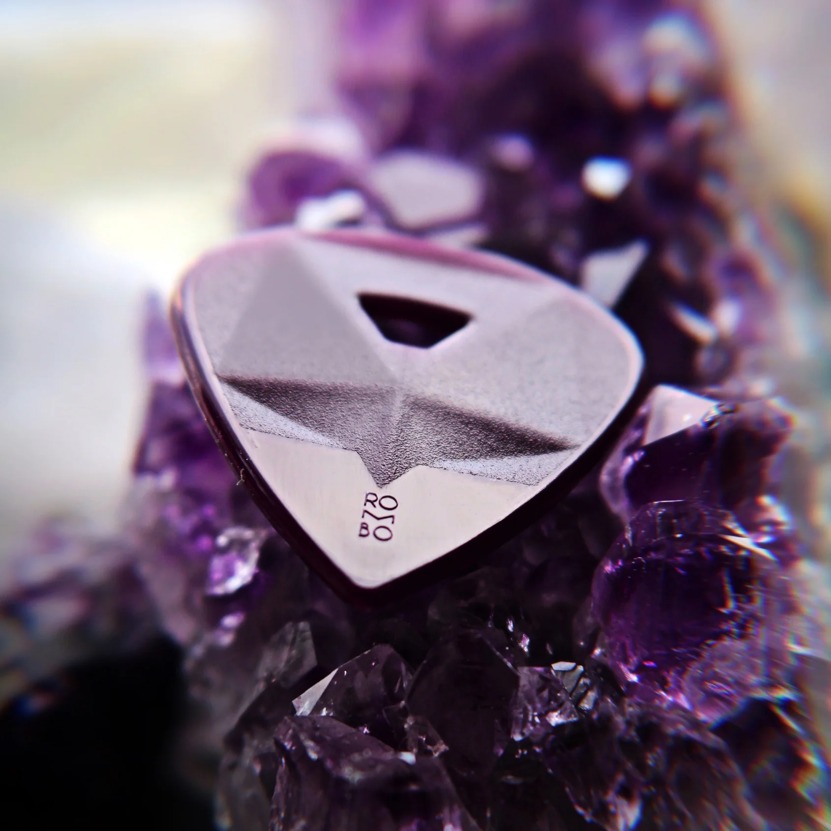 Guitar Pick Set Rombo Diamond Special Edition Mystic Violett (4 Guitar Picks) - 2 mm - Image 3